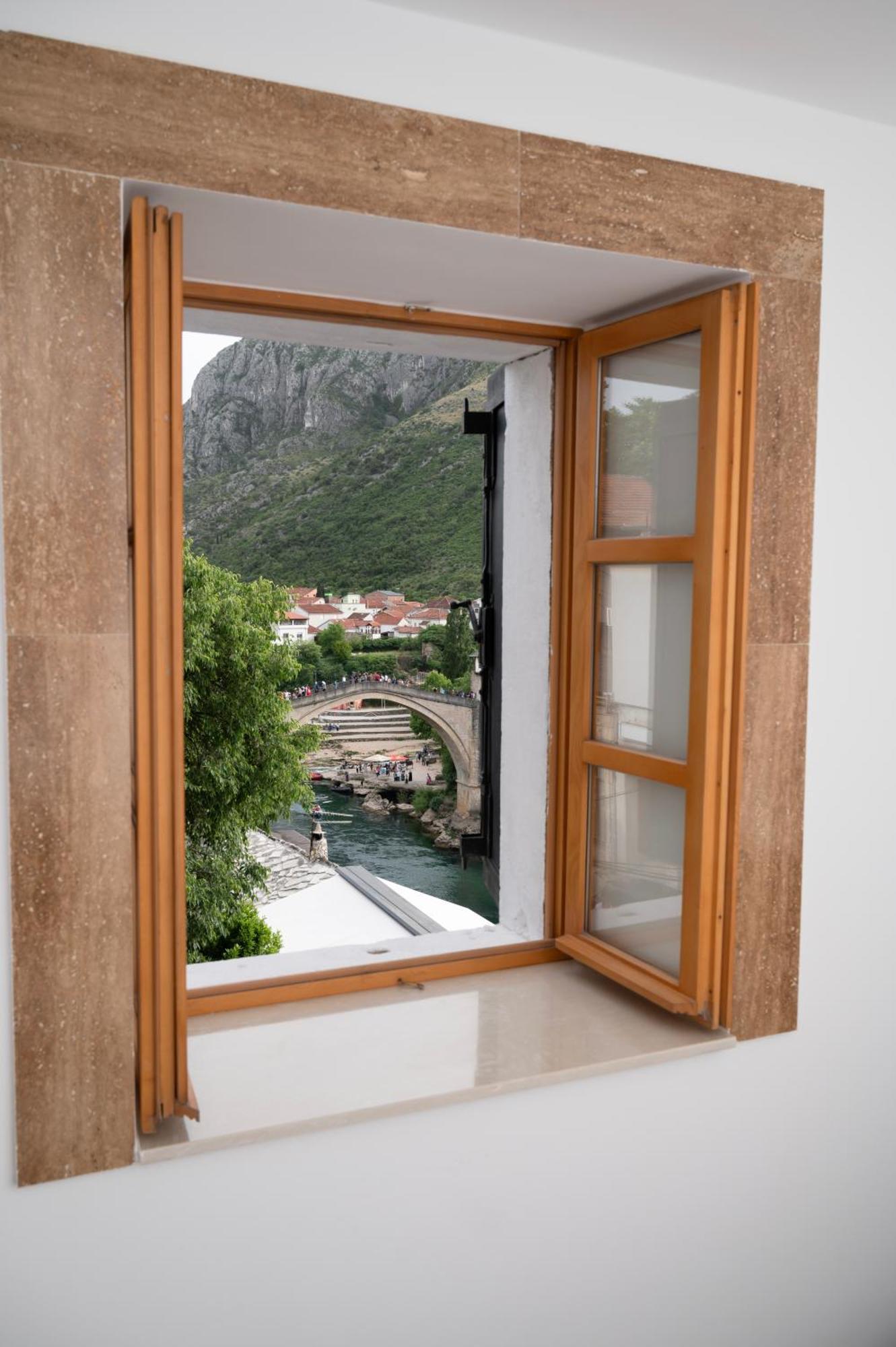 Sunrise Apartments - With Old Bridge View Mostar Bagian luar foto